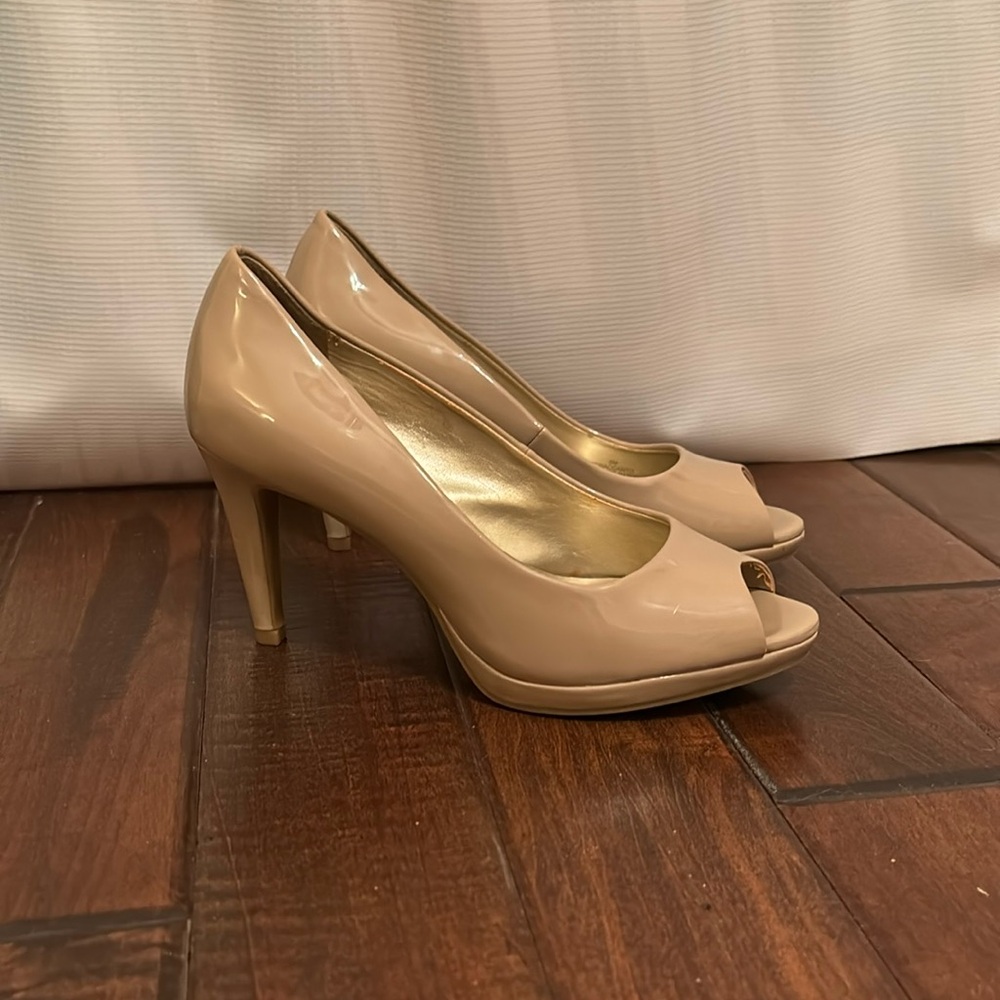 Bandolino Women’s Rainaa Peep Toe Platform Stiletto Dress Pumps